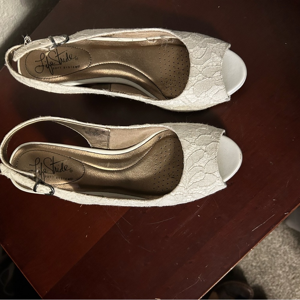 Life Stride Women's 7 white lace Peep Toe Heels